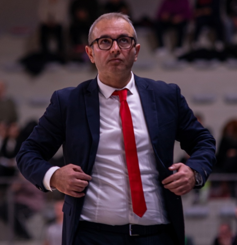 Coach Ugo Ducarello sollevato dall’incarico di capo allenatore